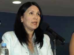 La coordinadora de delegaciones estatales de la PGR, Rosa Elena Torres, al anunciar la renuncia de los 21 delegados. NTX  /