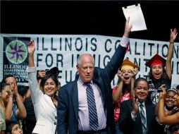 La nueva ley de Illinois permite a los inmigrantes ilegales tener acceso a becas para la universidad privada. AP  /