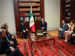 El Presidente Felipe Calderón, recibe al director general de Mitsubishi Corporation, Ken Kobayashi. EFE  /