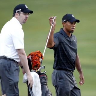 Woods no da fechas para elegir un nuevo caddie
