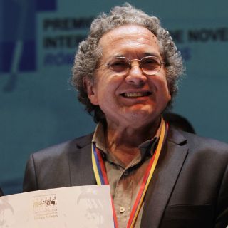 Piglia recibe en Caracas premio de novela Rómulo Gallegos