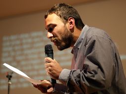 El poeta declaró que la poesía, aunque la matan lentamente se niega a desaparecer. ESPECIAL  /