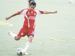 A Omar Esparza le tocará la complicada misión de cortar los ataques por las bandas de los catalanes. E. PACHECO  /