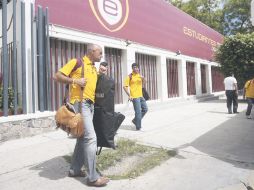 El estratega universitario, José Luis Sánchez Solá, y el resto del equipo partieron a la Ciudad de México. A. HINOJOSA  /