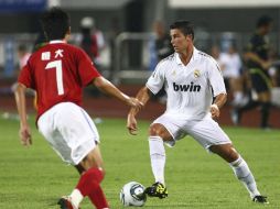 Cristiano Ronaldo durante el partido amistoso contra Gangzshou en Beijing.  EFE  /