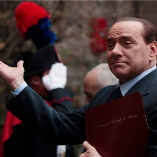 Berlusconi intenta calmar temores económicos ante Parlamento