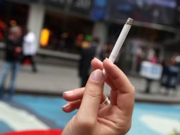La cajetilla de cigarrillos ha aumentado siete pesos, lo que ha ayudado a inhibir el consumo de tabaco en los jóvenes. ARCHIVO  /