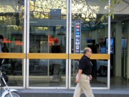 Arribó a la sucursal bancaria personal del área de Robo a Bancos de la PGJE. ARCHIVO  /