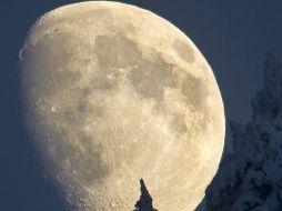 El golpe habría separado también una parte de la Luna, conocida como el lado oculto. EFE  /