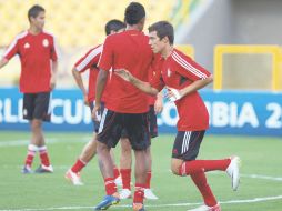 El rojiblanco Érick Torres trota durante la práctica del Tricolor. MEXSPORT  /