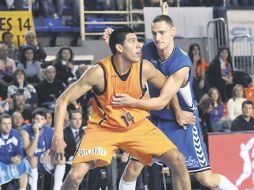 El traspaso del mexicano Gustavo Ayón a la NBA han sido rumores. ESPECIAL  /