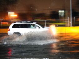 En diversas vialidades de la metrópoli se registraron encharcamientos que dificultaron la circulación. ARCHIVO  /
