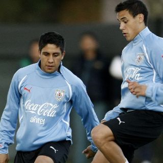 Uruguay y Camerún se juegan el todo por el todo