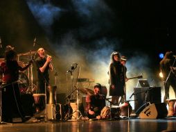 La banda híbrida de Radaid estuvo presente en el tributo. ARCHIVO  /