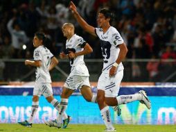 Jugadores de Pumas celebran triunfo ante Monterrey en partido del Torneo Apertura. MEXSPORT  /