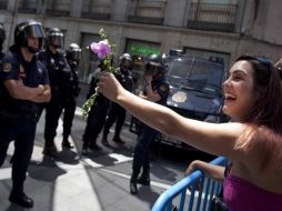 Los 'indignados' en España reanudaron sus intentos por retomar las manifestaciones en la céntrica Puerta del Sol. AP  /