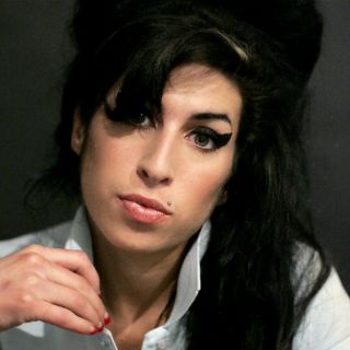 Última canción de Amy Winehouse servirá para fundación