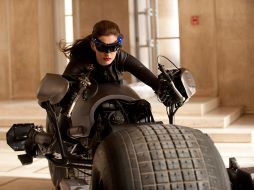 La imagen de la nueva Gatúbela fue publicada en el sitio de internet thedarkknightrises.com. ESPECIAL  /