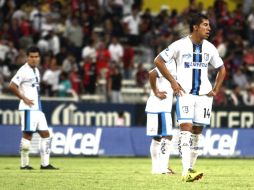 Jugadores de Gallos Blancos de Querétaro, durante partido del Torneo Apertura ante Atlas. MEXSPORT  /