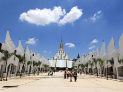 En las inmediaciones del templo de la Luz del Mundo puede observarse ya el paso de visitantes. A. CAMACHO  /