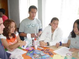 Se recomienda tomar agua en abundancia y soluciones hidroelectrolíticas. ARCHIVO  /