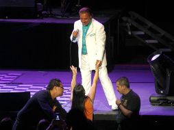 Juan Gabriel cantó sus éxitos ante los presentes en el Auditorio Telmex. S. NUÑEZ  /