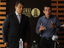 El presidente de la CEDHJ, Felipe de Jesús Álvarez, y el alcalde tlaquepaquense, Miguel Castro, durante la rueda de prensa. S. NÚÑEZ  /