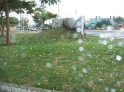 Aspecto al inicio de la granizada el día de ayer por la tarde. E. VARGAS  /