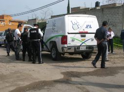 Cuatro horas después de solicitar el apoyo del Semefo, peritos del IJCF levantaron el cuerpo. M. PATIÑO.  /