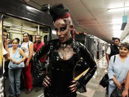 Mary Jose cantó con Eva Lumbre en la inauguración de Miradas al interior. E. BARRERA  /