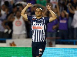 Humberto Suazo festeja el gol que abrio la puerta de la victoria al Monterrey. MEXSPORT  /