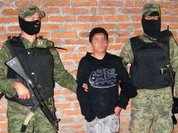 Édgar, alias ''El Ponchis'', es escoltado por militares. EL UNIVERSAL  /