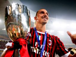 El último juego del Milán, antes anunciar la posible huelga, fue la Supercopa de Italia donde vencieron al Inter. EFE  /