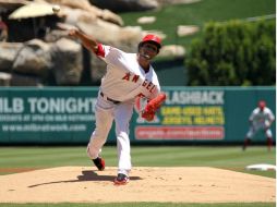 El beisbolista Ervin Santana hace un envio a los Marineros de Seattle. AFP  /