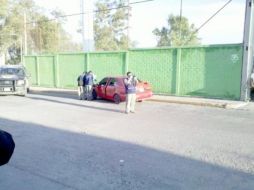 Personal del Instituto Jalisciense de Ciencias Forenses examinó la escena del crimen. O. RUVALCABA  /