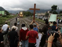 Integrantes de la Caravana Paso a Paso por la Paz, a su llegada el 31 de julio pasado a Orizaba, Veracruz. EL UNIVERSAL  /