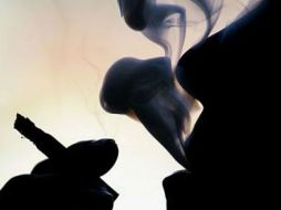 Gran parte de quienes sufren enfermedades por esta causa son los llamados fumadores pasivos. EL UNIVERSAL  /