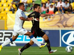 Erick Torres y Reese Wabara durante el partido de México contra Inglaterra en el Mundial de Colombia. MEXSPORT  /