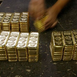 El oro alcanza precio récord en medio de incertidumbre financiera