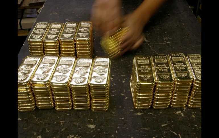 El oro se ubicó en mil 717.690 dólares por onza. ARCHIVO  /
