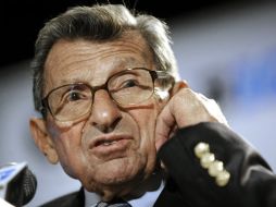 Archivo de la imagen de Joe Paterno durante una rueda de prensa el pasado 28 de julio. AP  /