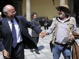 La propuesta también contempla un registro de víctimas. En la imagen, el rector de la UNAM, José Narro (izq.) y Javier Sicilia. EFE  /