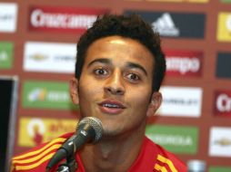 Thiago Alcántara durante una conferencia de prensa en Bari, Italia. AP  /