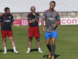 Cristiano Ronaldo, Paul Pontes (ctr) y Loenel Pontes durante un entrenamiento de la selección de Portugal en Lisboa. AP  /