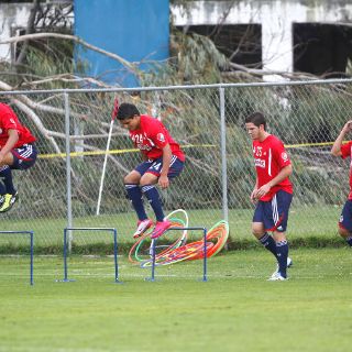 Chivas todavía no cuenta con Báez