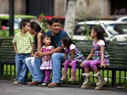 La iniciativa reconoce sólo como familia al modelo basado en el matrimonio entre hombre y mujer, con uno o más hijos. ARCHIVO  /