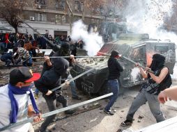Los violentos disturbios tras las protestas estudiantiles en Chile dejaron un saldo de más de 250 detenidos. REUTERS  /