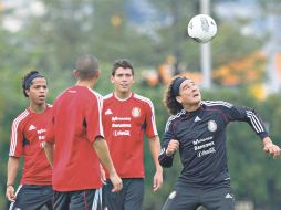 Tras su absolución en el caso del clenbuterol, Guillermo Ochoa (der.) regresa a la Selección mexicana. MEXSPORT  /