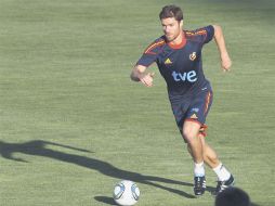 Xabi Alonso, mediocampista español, entrenó con su selección ayer en Bari. EFE  /