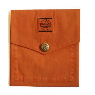 Los pantalones del estafador Bernard Madoff en fundas para iPad